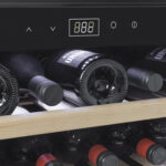 Borhűtő vitrin egyzónás fekete kerettel 60 liter 3 fa polcos beépíthető ipari - Image 3